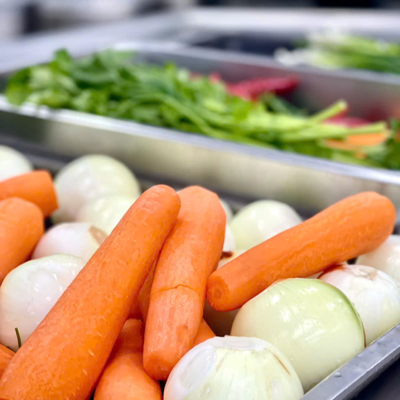 Với hệ thống nguyên liệu tự chủ và đối tác nông trại tin cậy, Space cung ứng thực phẩm tươi sống, an toàn và minh bạch nguồn gốc. Dịch vụ phù hợp cho doanh nghiệp, bếp ăn tập thể, canteen, đảm bảo tiêu chuẩn ISO – HACCP – VSATTP trong từng sản phẩm.